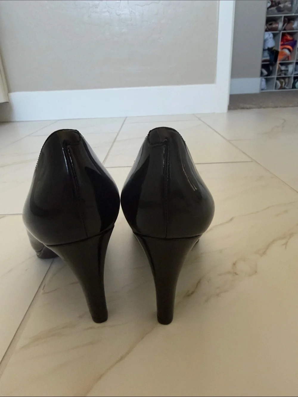 Naturalizer Black Patent Leather Rounded Toe Pumps
